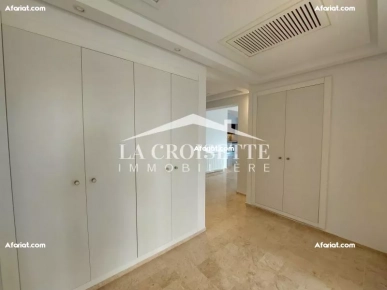 Appartement S+2 avec jardin et piscine à Gammarth MAL1467