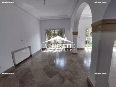 Triplex S+5 avec jardin à La Marsa MTRL0077