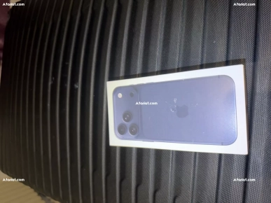 à vendre iPhone 17 pro Max comme neuf prix 3400d