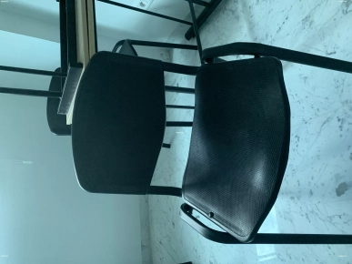 Vente de Chaises et Tables Neuves – Jamais Utilisées !