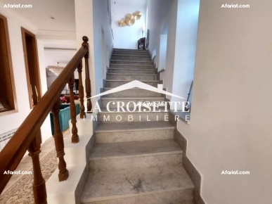 Villa S+4 avec piscine à La Soukra MVL1672