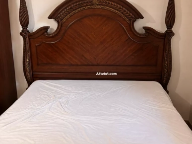 Ensemble chambre à coucher en bois massif – Très bon état