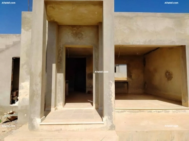 Villa inachevée à Hammamet sud .