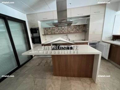 Triplex S+3 avec piscine à La Soukra ZVL1330