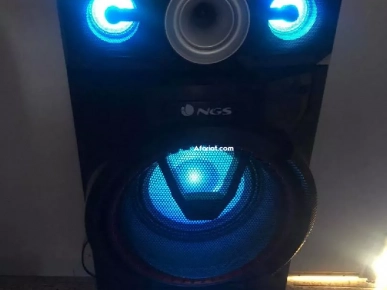 Enceinte Bluetooth usb aux radio tres puissante marque NGS