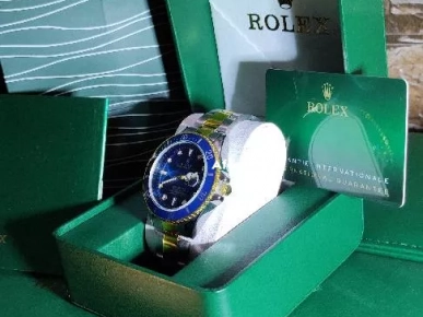 ROLEX submariner Gold¢black avec packaging