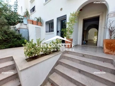 Triplex S+5 avec jardin à La Marsa MTRL0077