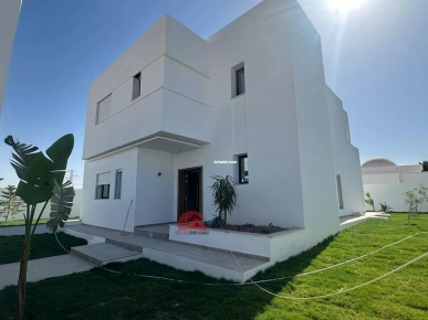 VILLA TITRÉE AVEC PISCINE À LA ZONE TOURISTIQUE DJERBA ZA