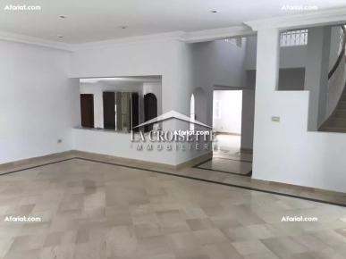 Villa S+5 avec piscine à La Marsa MVL1112