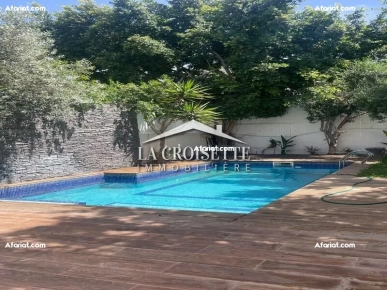 Villa S+3 avec piscine à La Soukra MVV0328