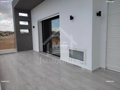 Villa S+4 toute neuve avec jardin et piscine à Hammamet Sud