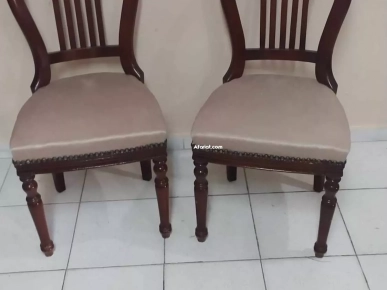 A vendre 2 chaises + table rallonge