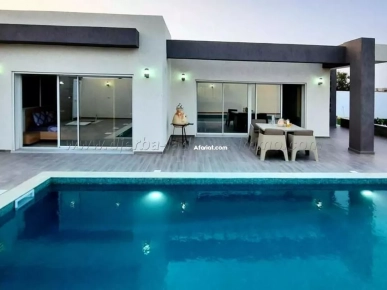 Vente villa haut de gamme avec piscine à Tézdaine - Djerba