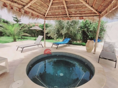 VILLA AVEC PISCINE À DJERBA AGHIR - RÉF V681