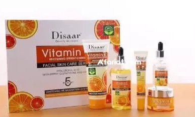 coffret est l'ensemble de soins pour la peau Disaar Vitamine C.