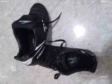 crampon pointue 39.. marque connue ....très souple ..prix 50 d