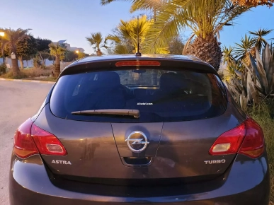 À vendre opel astra j