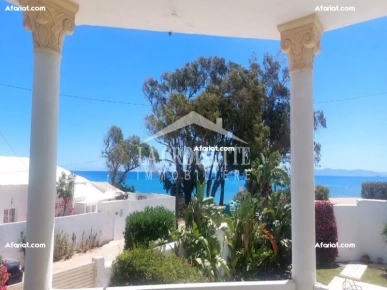 Villa S+6 vue sur mer à La Marsa MVL1560