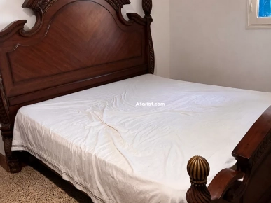 Ensemble chambre à coucher en bois massif – Très bon état