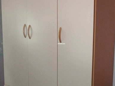 A vendre une chambre à coucher en très bons états.