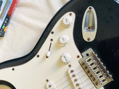 Guitare copie FENDER Bonne condition Guitare copie FENDER Bonne condition
