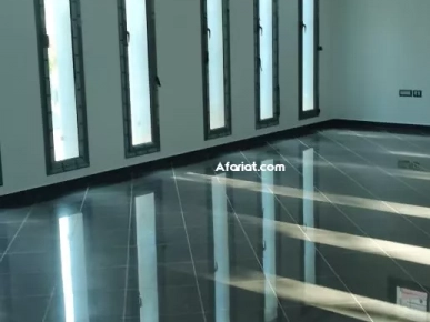 للبيع: مبنى تجاري