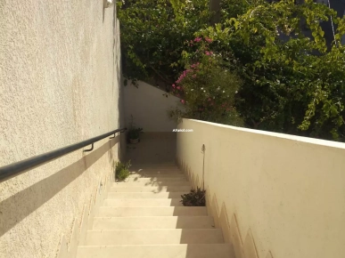 La marsa côté du stade à louer  2ème étage de villa  entrée indép