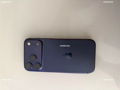 à vendre iPhone 17 pro Max comme neuf prix 3400d