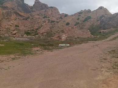 À Vendre – Terrain de 3,5 Hectares avec Gisement de Marbre