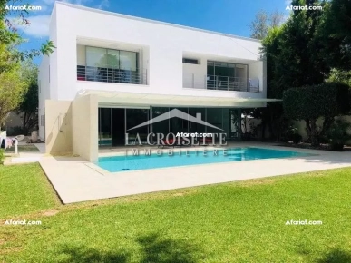 Villa S+4 avec piscine à Carthage  MVL0327