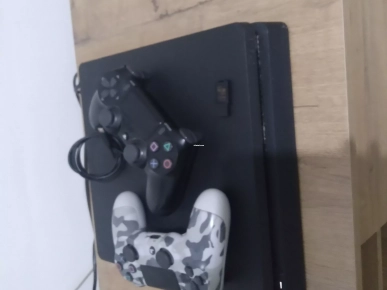 Ps4 slim 1To