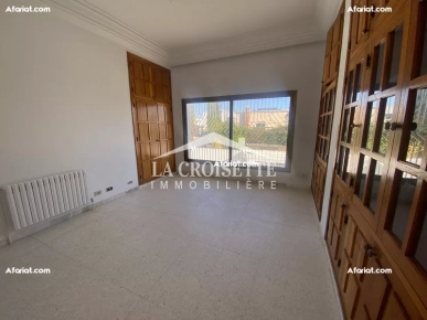 Villa S+9 avec piscine à La Soukra MVL1480