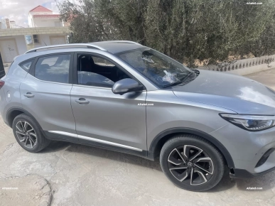 MG ZS 1.5 luxury essence importé France