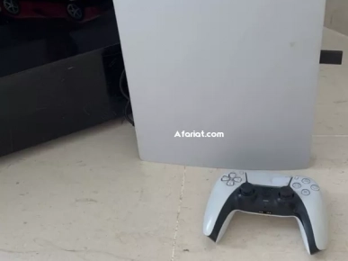 PlayStation 5 Avec une manette et un casque Bluetooth et 2 jeux