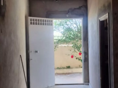 maison spacieuse avec un garage