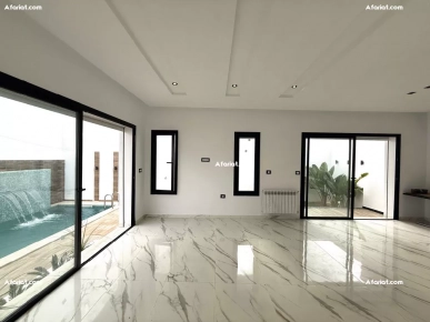À Vendre  Villa Moderne avec Piscine à Hammamet Nord