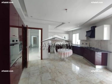 Villa S+4 avec piscine aux Jardins De Carthage MVL0551
