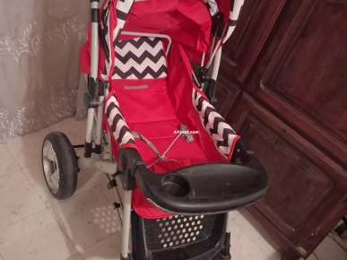 Poussette Bébé Confort Évolutive – Rouge et Motifs Chevrons