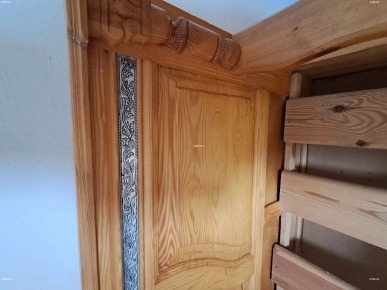 Banquette traditionnelle en bois massif – artisanat tunisien