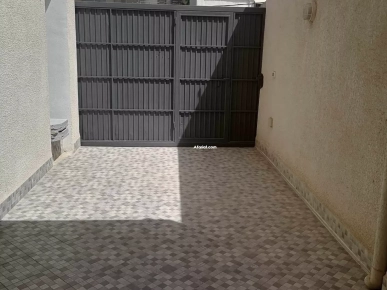 sidi daoued la marsa côté kiosque shelle a louer appartement vide