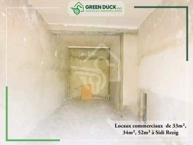 Locaux commerciaux  de 34 m² 33 m² 52 m² Locaux commerciaux  de 34 m² 33 m² 52 m²