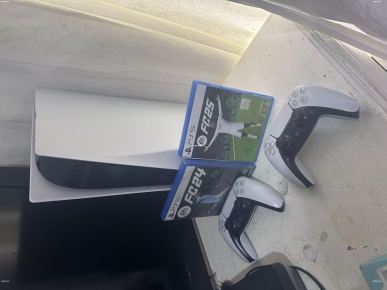 Playstation 5 fat avec 2 manettes et 3 cd