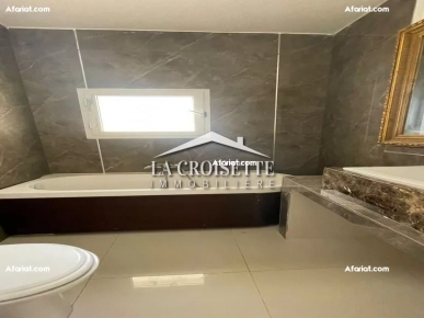 Villa S+3 avec piscine à La Soukra MVV0328