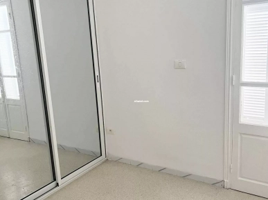 A louer Appartement au 2eme etage a cite Sahafa cite la Ghazela