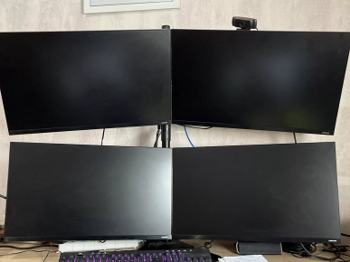 4 moniteurs Samsung 27" T35F Série 3 Full HD (60-75 Hz)