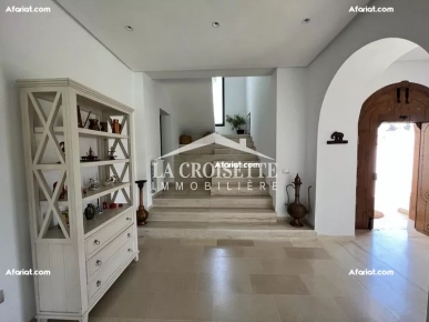 Villa S+5 à La Soukra ZVV0399