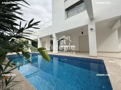 Villa à louer avec piscine et jardin
