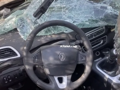 Renault scenic 3 Accidenté