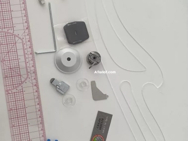Machine à coudre neuve avec accessoires