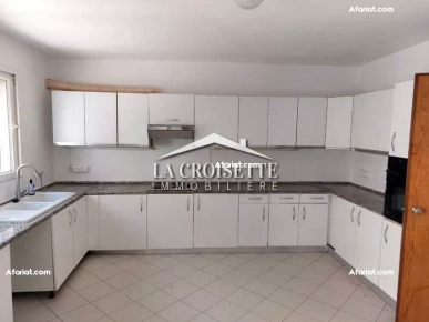 Villa S+5 avec piscine à Gammarth  MVL1571